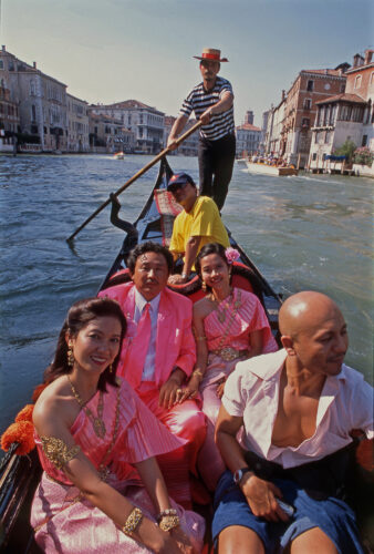 Manit Sriwanichpoom at Thailand’s inaugural Pavilion in 2003. Pink Man at the Venice Biennale, 2003, Manit Sriwanichpoom. Image courtesy of the artist.